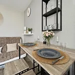 Appartement Avec Piscine, Accès Et Climatisation