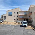 Avec Piscine, Accès Et Climatisation * Agde