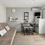 Avec Piscine, Acces Et Climatisation