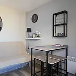 Avec Piscine, Acces Et Climatisation * Agde