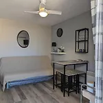 Avec Piscine, Acces Et Climatisation *