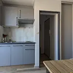 Avec Piscine, Acces Et Climatisation *