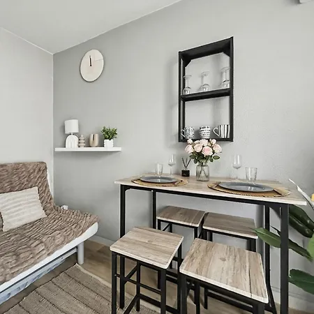 Avec Piscine, Acces Et Climatisation * Agde