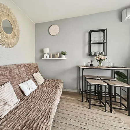 Avec Piscine, Acces Et Climatisation