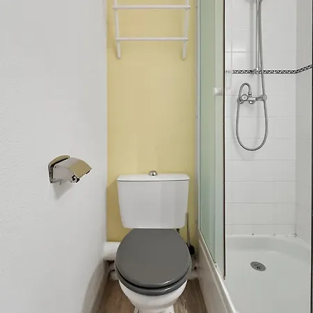 Avec Piscine, Acces Et Climatisation Agde