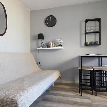 Apartment Avec Piscine, Acces Et Climatisation